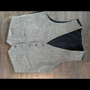 Gap vest